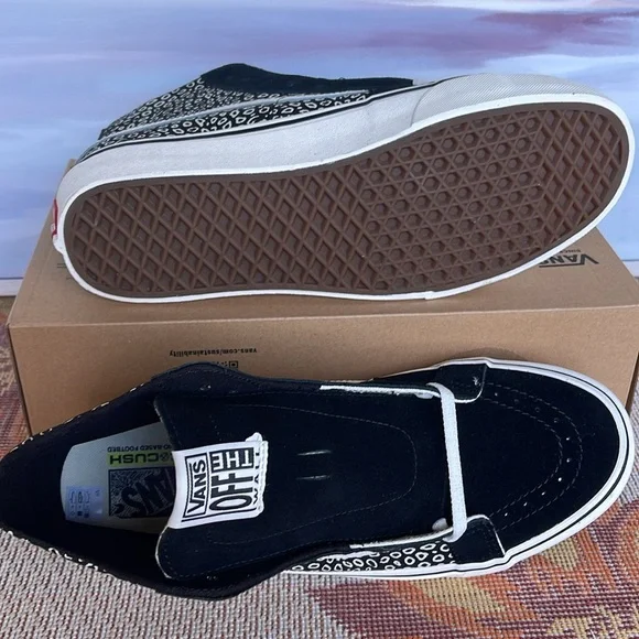 Vans WMNS Sk8-Hi 38 Deco
Sting Ray Black/Vintage White
VN0A4BX64WM
Sneakers - Picture 4 of 16